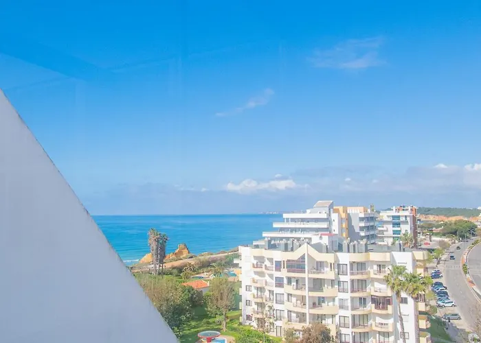 Rocha Apartment, With Pool, 100m From The Beach! 波尔蒂芒