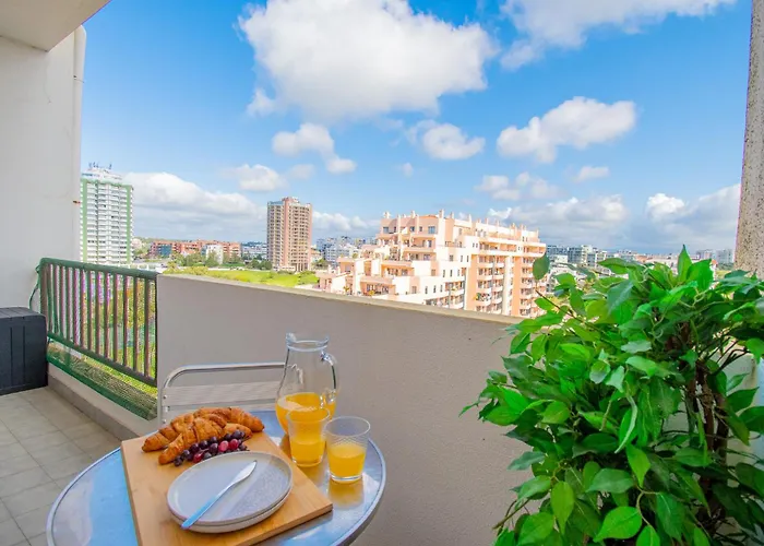 Rocha Apartment, With Pool, 100m From The Beach! * 波尔蒂芒