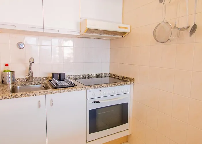 Rocha Apartment, With Pool, 100m From The Beach! * Portimão