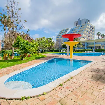 Rocha Apartment, With Pool, 100m From The Beach! شقة بورتيماو